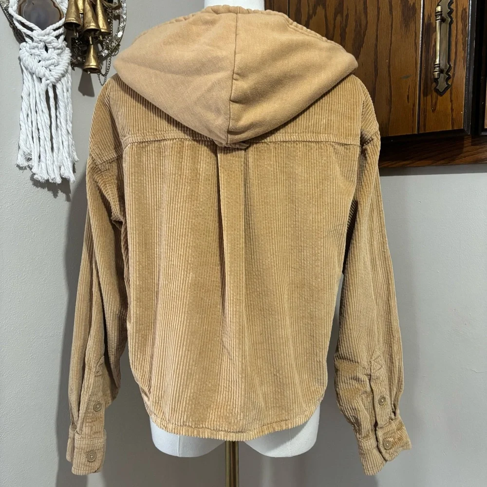 American Eagle Cropped Corduroy Button-Up Hooded Shirt Jacket Size Medium - Picture 4 of 13